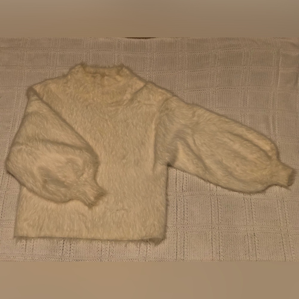 Line & Dot Cream Fuzzy Sweater